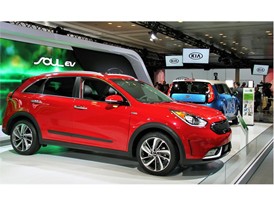 2016 NY Auto Show CADENZA PRESS EVENT