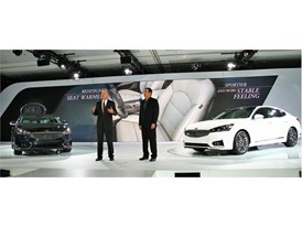 2016 NY Auto Show CADENZA PRESS EVENT