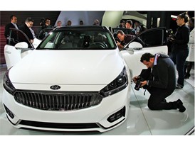 2016 NY Auto Show CADENZA PRESS EVENT