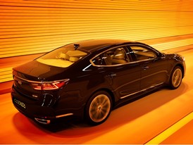 All-new 2017 Kia Cadenza