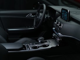 Kia Stinger GT Interior (4)_US Spec