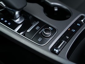 Kia Stinger GT Interior (6)_US Spec