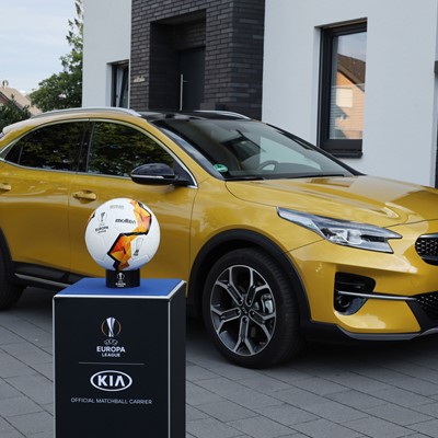 The all-new Kia XCeed Plug-in Hybrid was used in the Official Match Ball Carrier event
