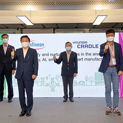 (Front row, from left to right) Lee Seung Soo, Vice President and Managing Director, Infineon Technologies Korea, Hwang