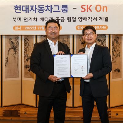 From left, Heung-soo Kim, Executive Vice President and Head of Corporate Future Growth Planning Division & EV Division