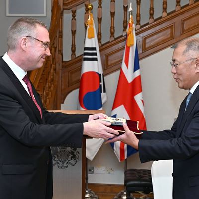 Hyundai Motor Group Executive Chair Euisun Chung awarded Commander of the Order of the British Empire (CBE)