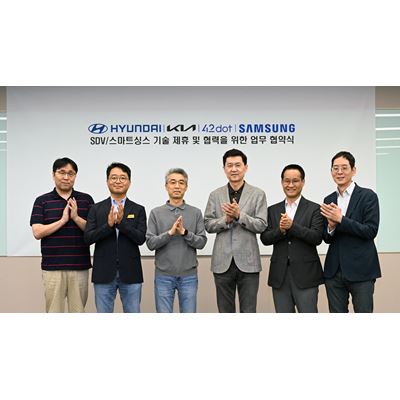 (From left) Jinhee Choi, Senior Executive Vice President of 42dot; Haeyoung Kwon, Vice President and Head of Hyundai Mot