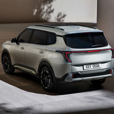 Kia Carens Clavis Exterior - Rear