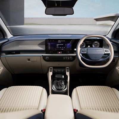 Kia Carens Clavis interior