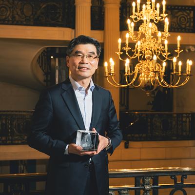 Kia President and CEO Ho Sung Song honored at 2025 Autocar Awards