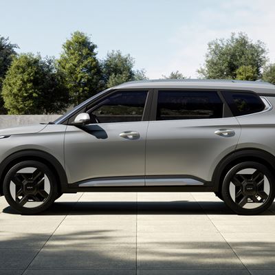 Kia Carens Clavis EV Side
