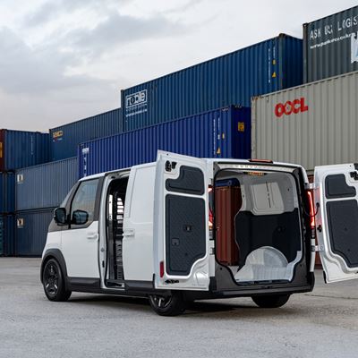 PV5 Cargo - Clear White - Static