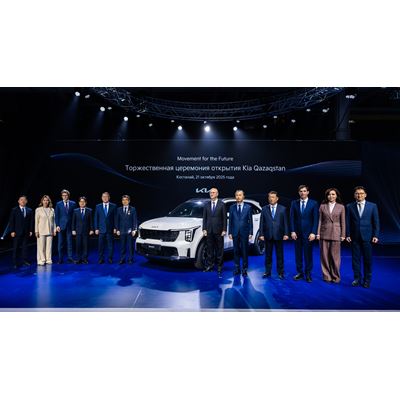 (Sixth to ninth from left) Ho Sung Song, President and CEO of Kia Corporation; Roman Sklyar, First Deputy Prime Minister