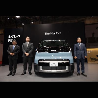 (from left) Masayoshi Fujimoto, Representative Director & Chairman of Sojitz Corporation /  Yasunari Tajima, CEO of... (from left) Masayoshi Fujimoto, Representative Director & Chairman of Sojitz Corporation /  Yasunari Tajima, CEO of...