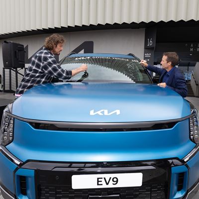 (from left) Russian former tennis player Marat Safin and Australian former thoroughbred racing jockey and Kia Australia