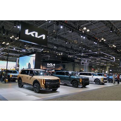(Photo 5) An overview of the Kia booth at the 2026 New York International Auto Show