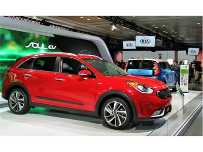 2016 NY Auto Show CADENZA PRESS EVENT