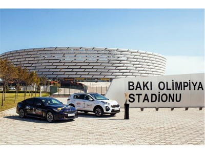 Kia Stinger (left) and Kia Sportage models in front of Baku Olympic Stadium