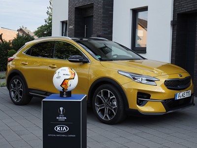 The all-new Kia XCeed Plug-in Hybrid was used in the Official Match Ball Carrier event