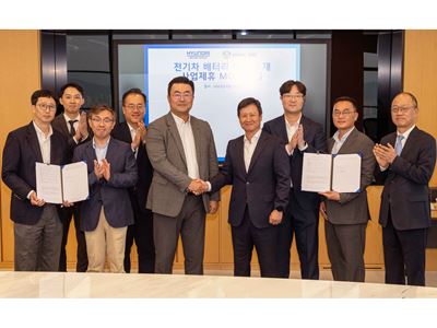 The MOU signing ceremony was participated by Heung-soo Kim (fifth from left), Executive Vice President and Head of...