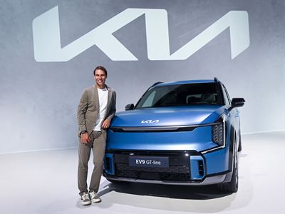 Icons united – Kia presents EV9 to Rafael Nadal at groundbreaking #TheIcon event in Madrid