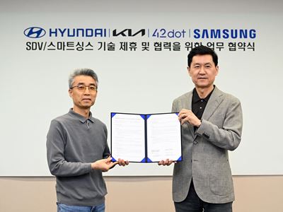 (From left) Chang Song, President and Head of Hyundai Motor Group Advanced Vehicle Platform (AVP) Division; Paul (Kyungw