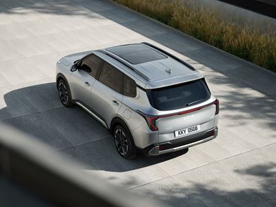 Kia Carens Clavis Exterior - Rear