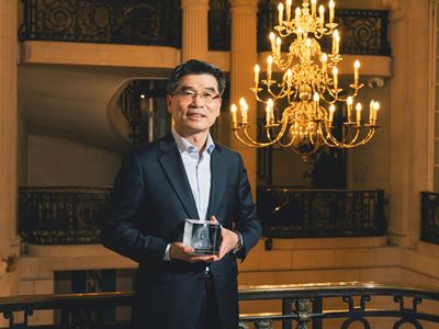 Kia President and CEO Ho Sung Song honored at 2025 Autocar Awards