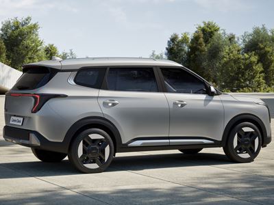 Kia Carens Clavis EV Rear Quarter