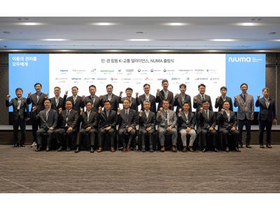 (fifth from left, first row) Hee-up Kang, South Korea’s Vice Minister for Transport; (fifth from right, first row)
