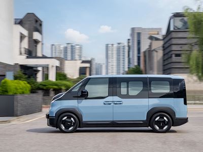 PV5 Passenger - Frost Blue - Dynamic