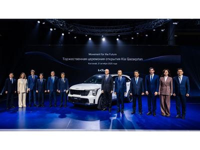 (Sixth to ninth from left) Ho Sung Song, President and CEO of Kia Corporation; Roman Sklyar, First Deputy Prime Minister