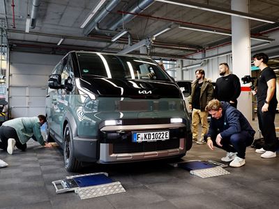 Kia PV5 Cargo sets a GUINNESS WORLD RECORDS™ title Kia PV5 Cargo sets a GUINNESS WORLD RECORDS™ title