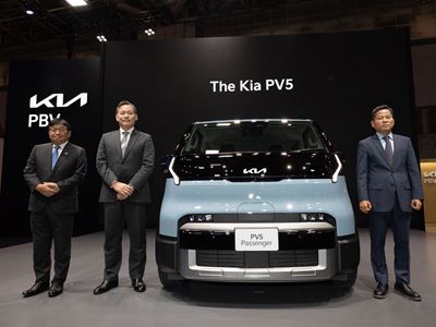 (from left) Masayoshi Fujimoto, Representative Director & Chairman of Sojitz Corporation /  Yasunari Tajima, CEO of... (from left) Masayoshi Fujimoto, Representative Director & Chairman of Sojitz Corporation /  Yasunari Tajima, CEO of...