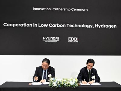 (from left) Jaeha Park, Vice President and Head of Global Hydrogen Business Sub-Division at Hyundai Motor Group...