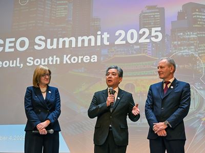(from left to right) Ivana Jemelkova, CEO of the Hydrogen Council; Jaehoon Chang, Vice Chair of Hyundai Motor Group...