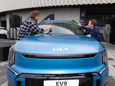 (from left) Russian former tennis player Marat Safin and Australian former thoroughbred racing jockey and Kia Australia