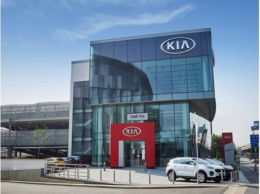 Kia unveils its biggest European dealership in London