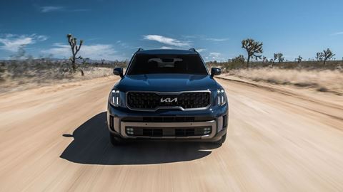 the-new-telluride-arrives-at-new-york-auto-show-with-refreshed-styling--more-capability--and-enhance