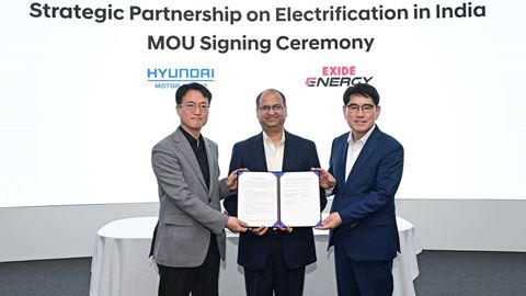 from left Duk Gyo Jeong Head of Electric Vehicle Parts Purchasing Sub Division of Hyundai Motor and Kia Dr Mandar V