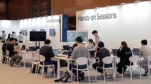 Hands on Sessions to create sample in vehicle apps