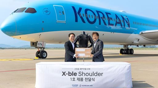 left Dong Jin Hyun Vice President and Head of Robotics LAB at Hyundai Motor and Kia and right Hyunboh Jung