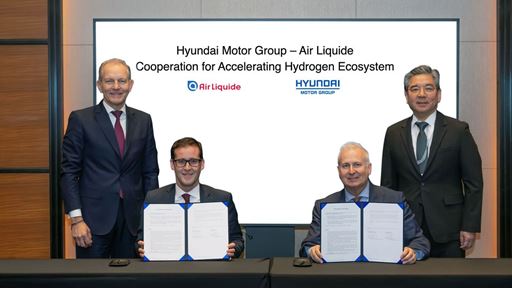 from left to right Fran ois Jackow Group CEO Air Liquide Erwin Penfornis Group Vice President Air Liquide Hydrogen