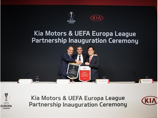 2018 UEFA Europa League sponsorship - Pennant exchange