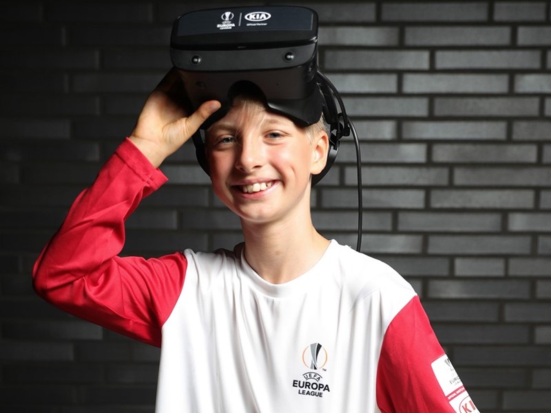 10-year-old Justus tries on the Official Match Ball Carrier kit and VR headset