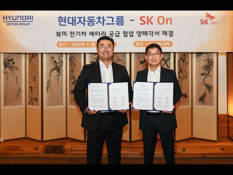 From left, Heung-soo Kim, Executive Vice President and Head of Corporate Future Growth Planning Division & EV Division