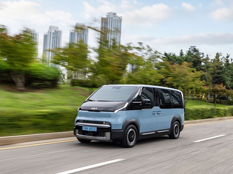 PV5 Passenger - Frost Blue - Dynamic
