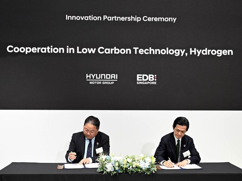 (from left) Jaeha Park, Vice President and Head of Global Hydrogen Business Sub-Division at Hyundai Motor Group...