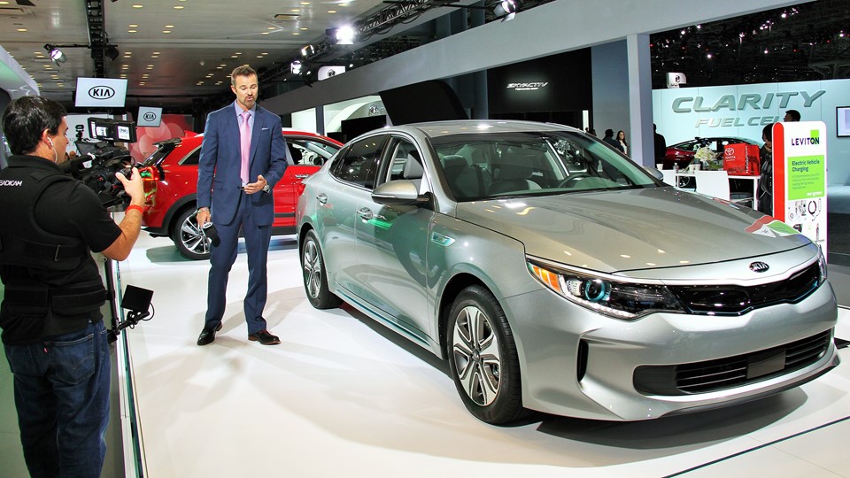 2016 NY Auto Show CADENZA PRESS EVENT