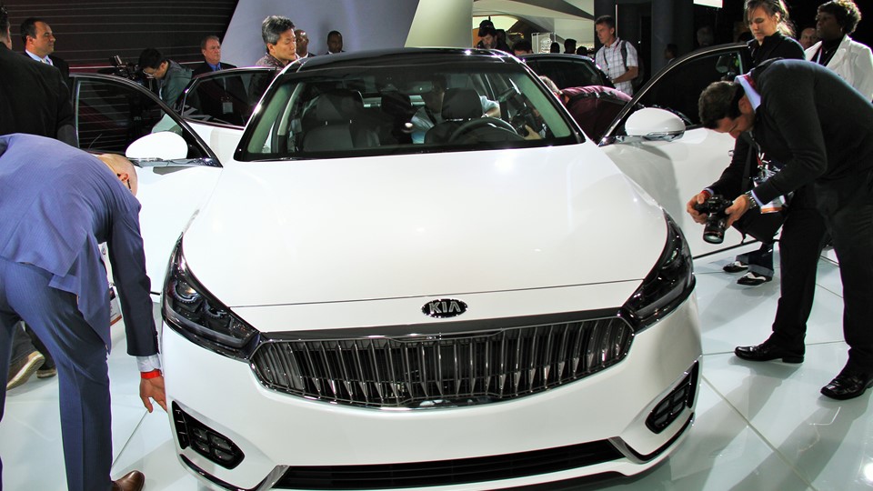 2016 NY Auto Show CADENZA PRESS EVENT